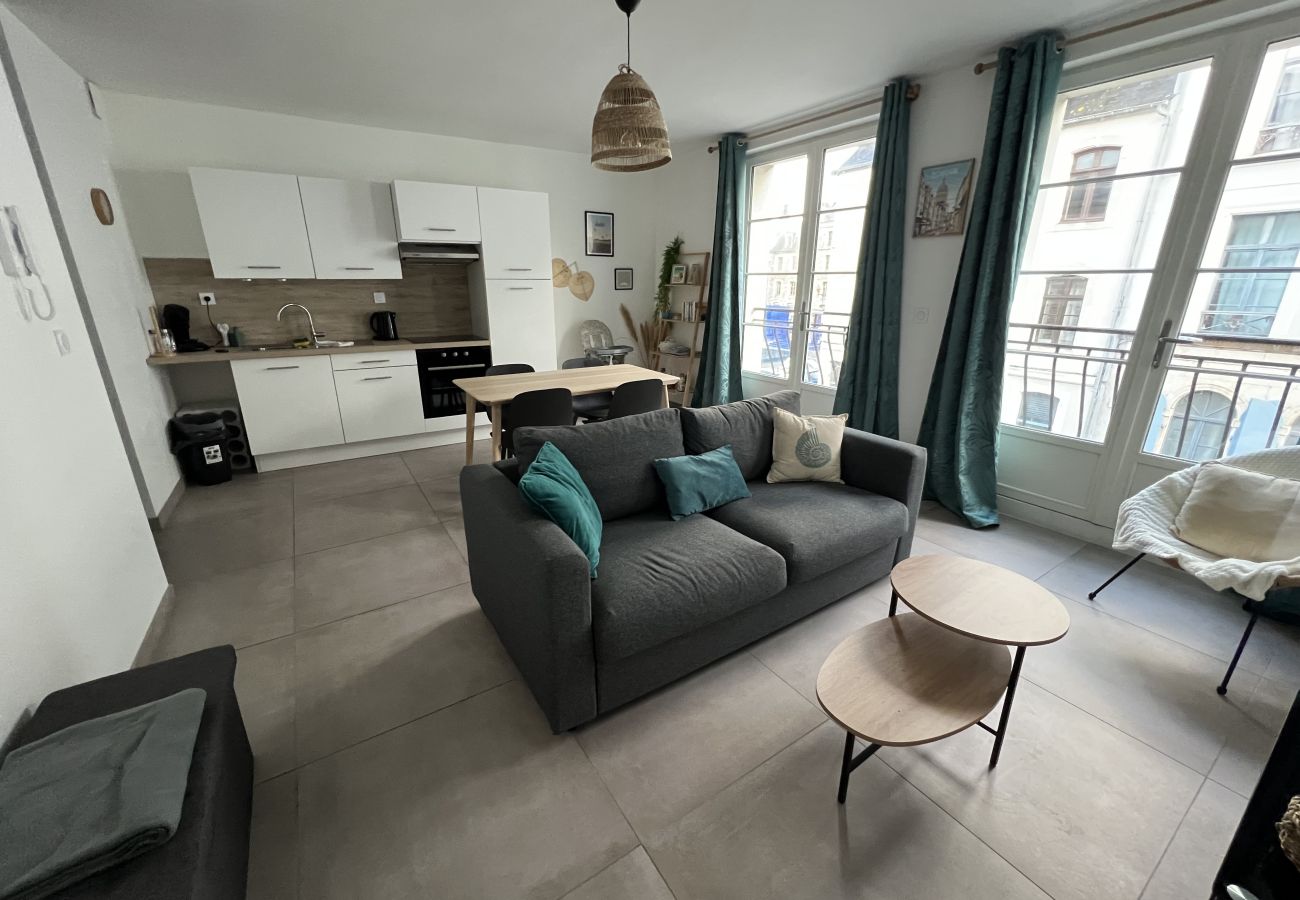 Apartment in Boulogne-sur-Mer - A 2 pas du Beffroi, 2-4p Wifi, Parking