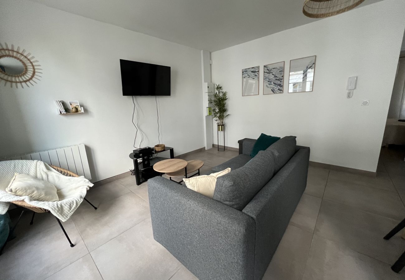 Apartment in Boulogne-sur-Mer - A 2 pas du Beffroi, 2-4p Wifi, Parking