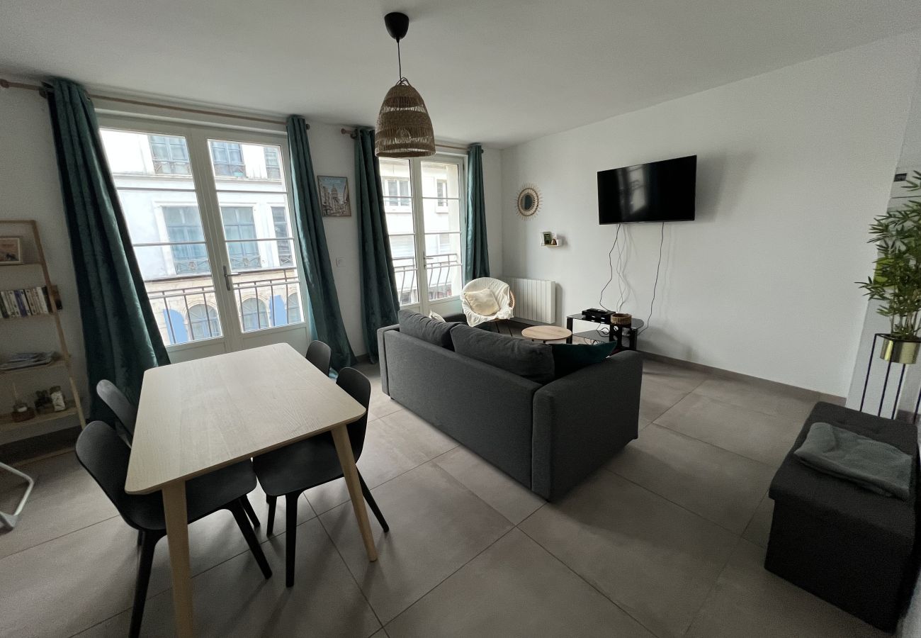 Apartment in Boulogne-sur-Mer - A 2 pas du Beffroi, 2-4p Wifi, Parking