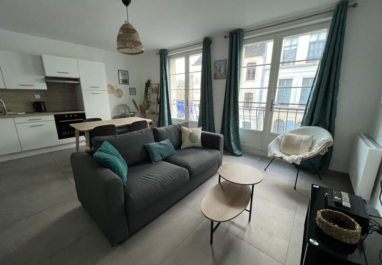 Apartment in Boulogne-sur-Mer - A 2 pas du Beffroi, 2-4p Wifi, Parking