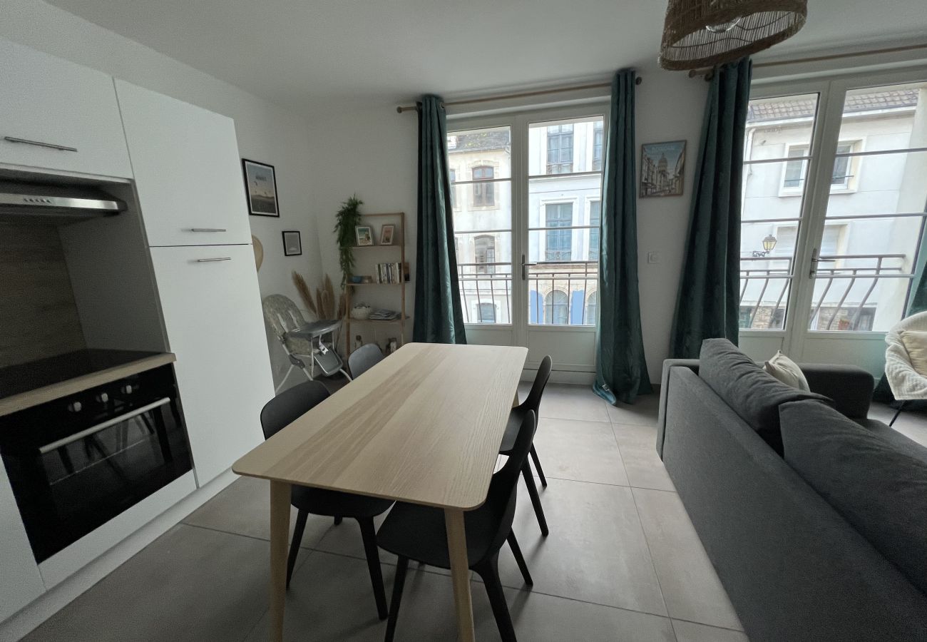 Apartment in Boulogne-sur-Mer - A 2 pas du Beffroi, 2-4p Wifi, Parking