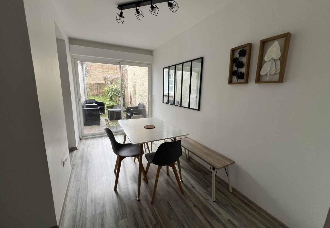 Apartment in Amiens - Côté Jardin AMIENS 4-6 P