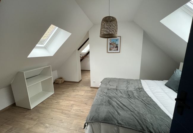 Appartement à Boulogne-sur-Mer - Sous les Toits - Appart Familial 5p, Centre-ville Appartement à Boulogne-sur-Mer - Sous les Toits - Appart Familial 5p, Centre-ville